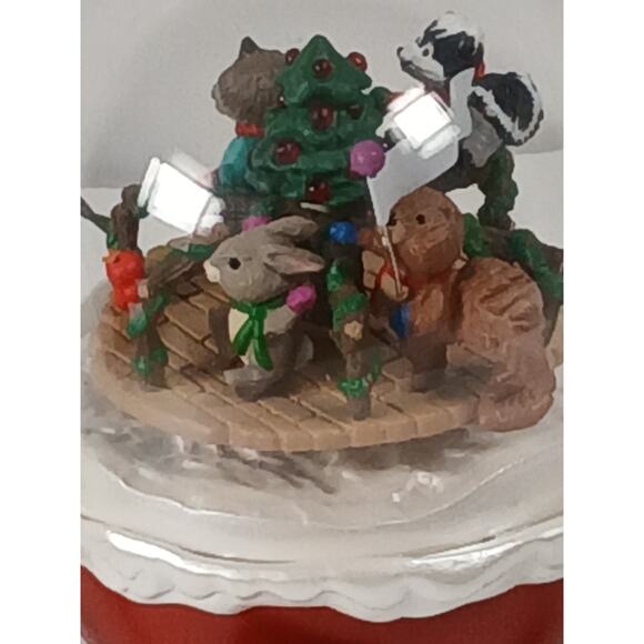 Hallmark Ornament: 1994 Forest Frolics, QLX7436 - Picture 5 of 6